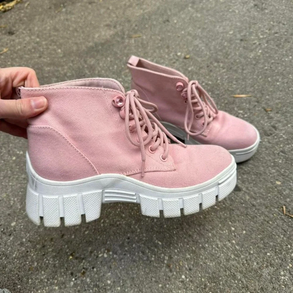 Guess Hedya Pink Ankle Boot Women's‎ Size 6 Combat Lace Up Pastel Punk Shoes